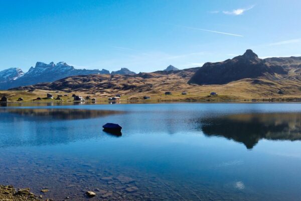 Foto vom Melchsee mit Spiegelung der Berge, Melchsee-Frutt