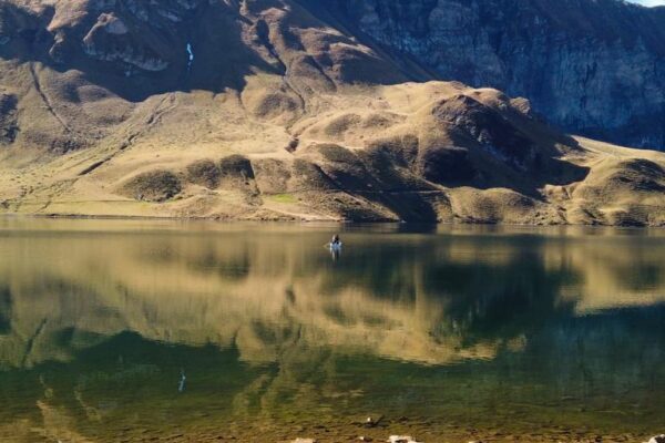 Foto vom Melchsee mit Gebirge im Hintergrund, Melchsee-Frutt.