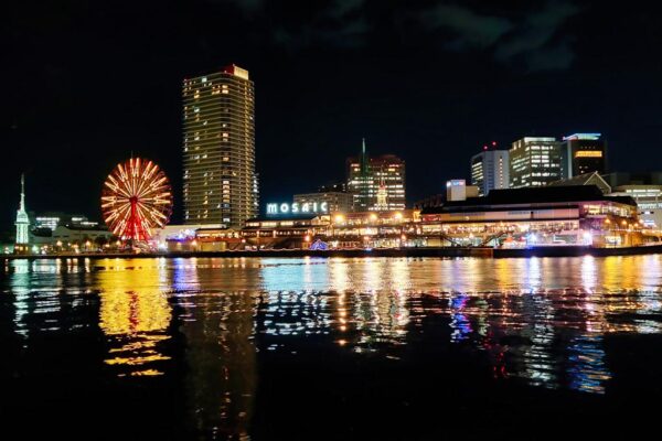 Foto der Waterfront Kobe mit Riesenrad und Vergnügungsviertel