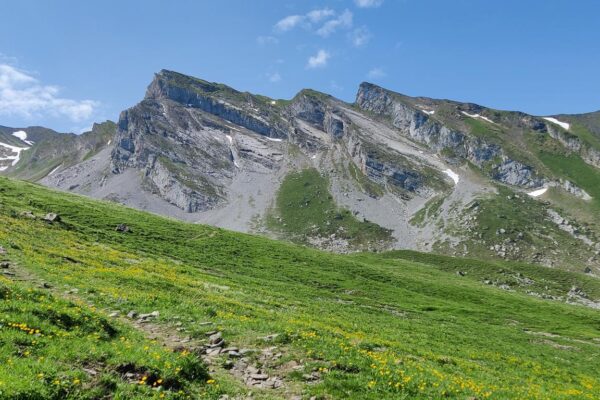 Klewenalp Gitschenen Berggipfel während der Wanderung vorbei am Schwalmis