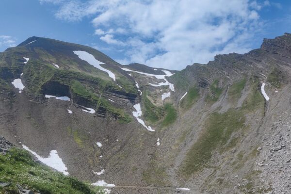 Klewenalp Gitschenen Wanderung von der Klewenalp nach Gitschenen, Berghänge mit Restschnee